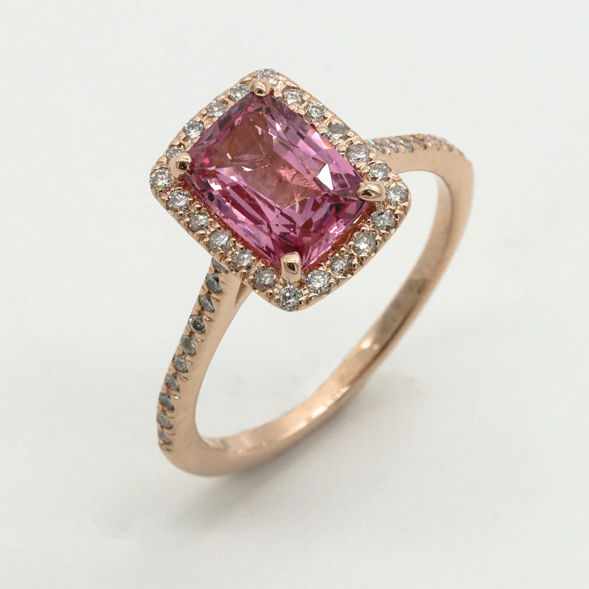 Anillo Turmalina Rosa con Halo