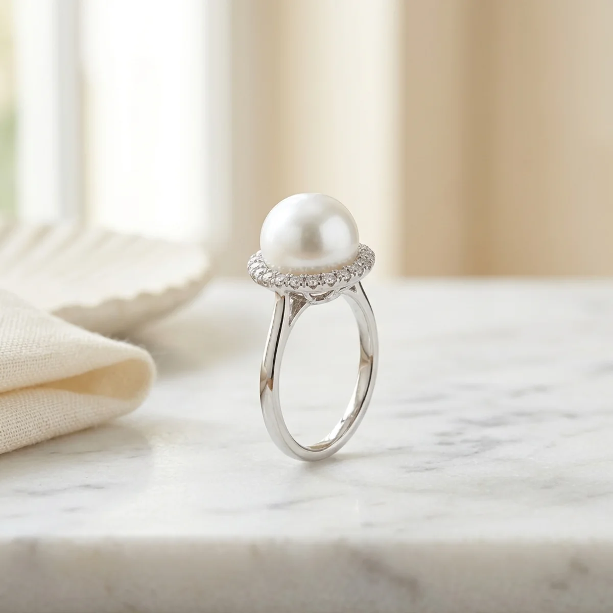 Anillo Perla y Diamantes