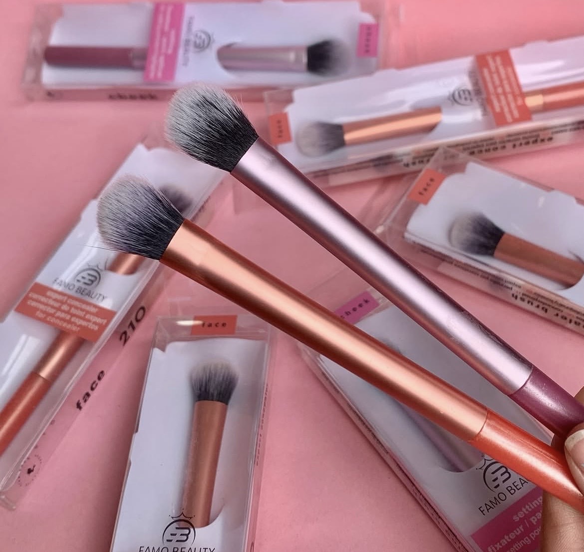 Brocha de corrector FAMO BEAUTY