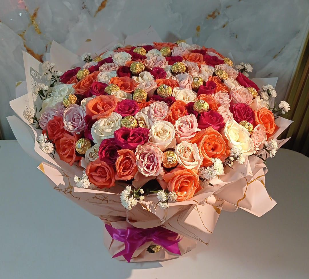 Ramo buchona de 100 rosas